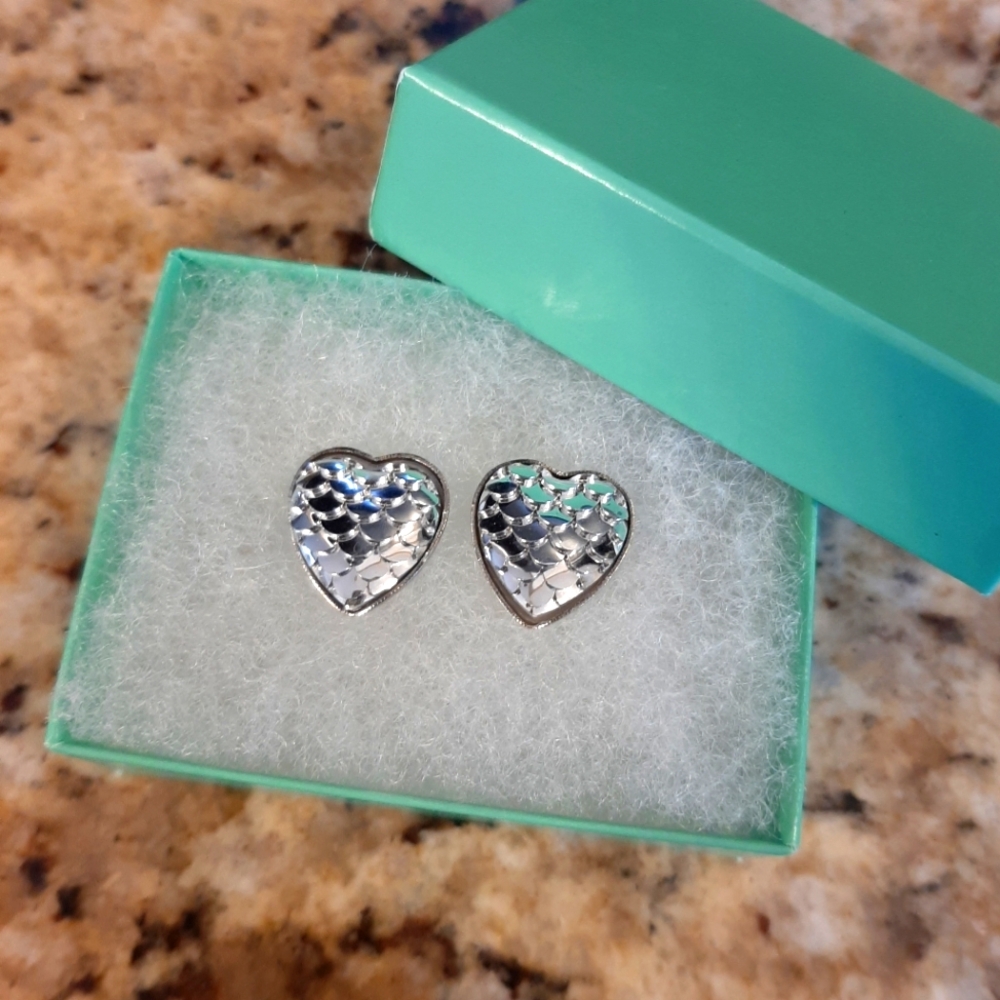🔥🔥 SALE 🔥🔥 Chrome Mermaid Stud Heart Earrings